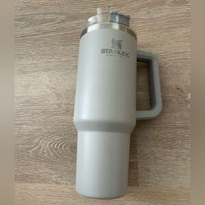Light Gray Stanley (40 ounces) Water Bottle Tumbler